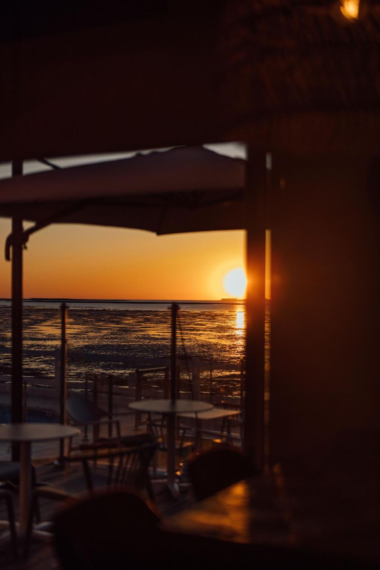 Beach Hotel - Le Grand Chalet 론세레뱅 외부 사진
